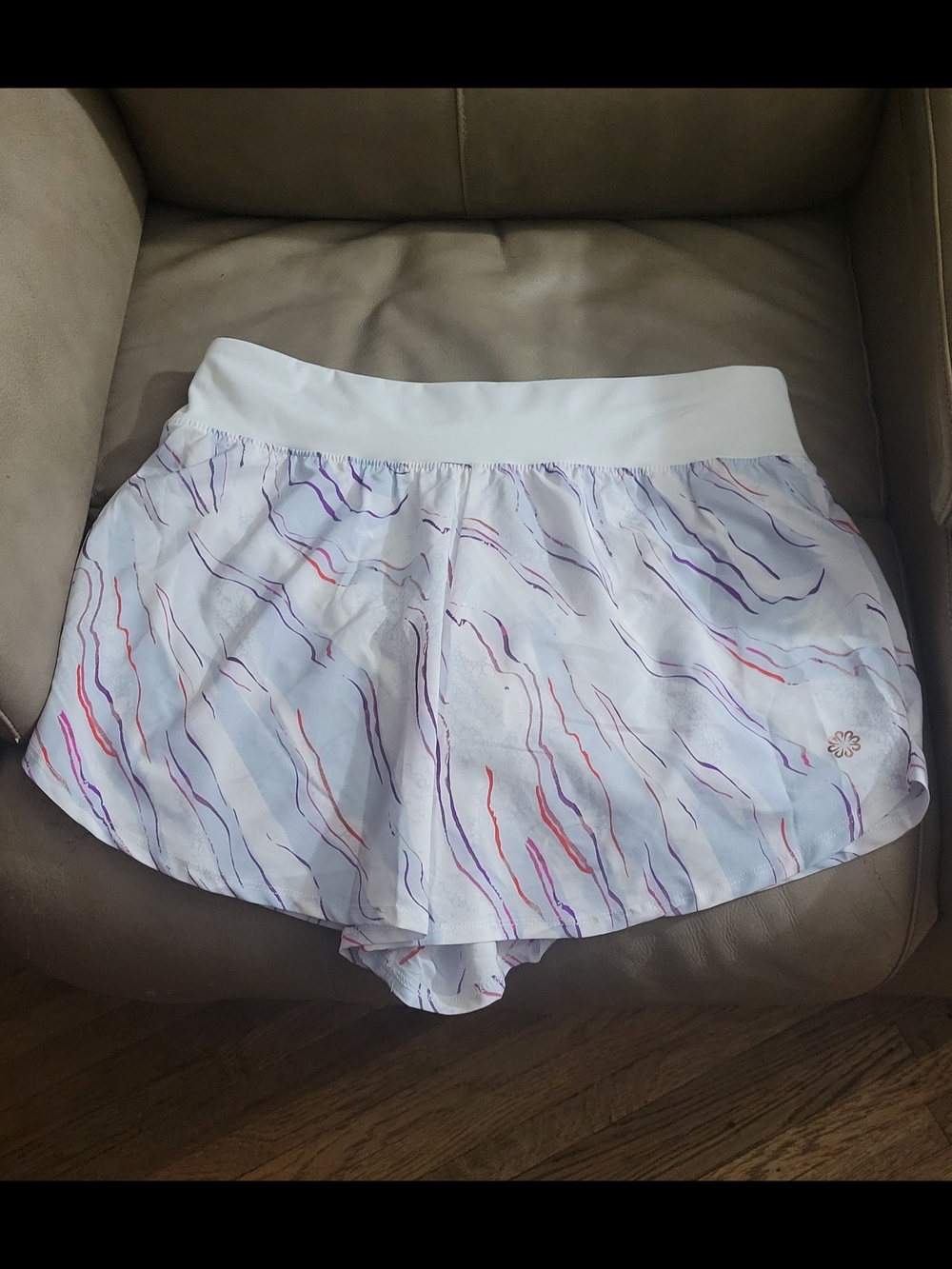 Pro Player White Athletic Shorts with Multicolor Wave Lines